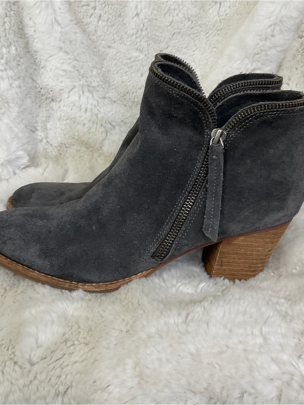 Dolce Vita Twin Zip Gray Suede Stacked Heel Ankle Booties Size 10